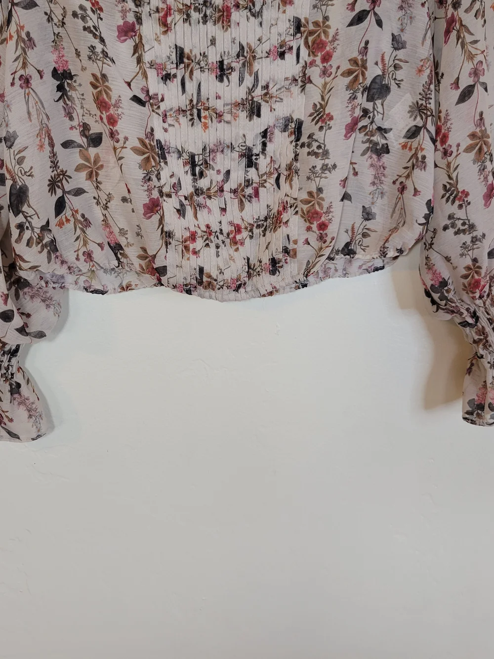 ZARA BASIC COLLECTION SIZE S WOMEN Floral Ruffle Tie-Neck Blouse - Pink/Cream